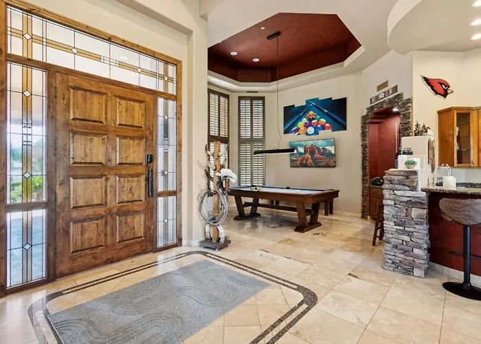 Lavish Estate Wthree Sport Courts & Theater! Holiday home
