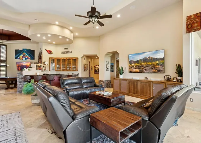 Lavish Estate Wthree Sport Courts & Theater! Holiday home Scottsdale