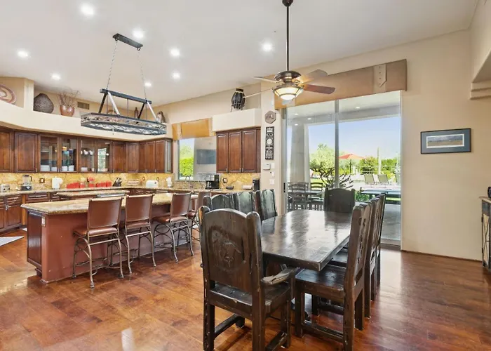 Holiday home Lavish Estate Wthree Sport Courts & Theater! *