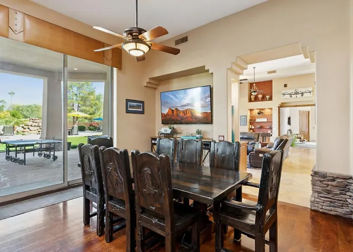 Lavish Estate Wthree Sport Courts & Theater!