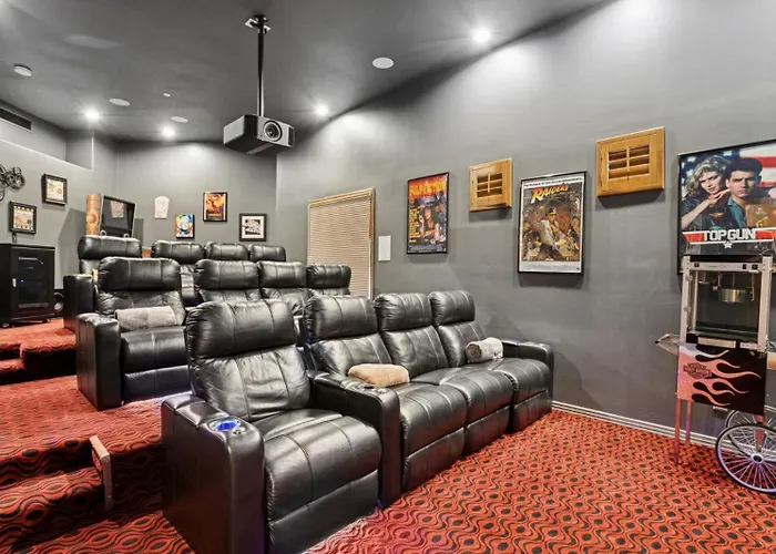 Lavish Estate Wthree Sport Courts & Theater!