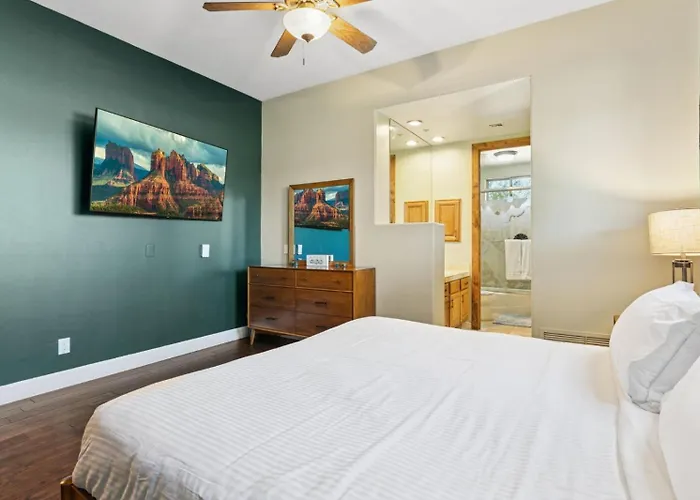 Holiday home Lavish Estate Wthree Sport Courts & Theater!