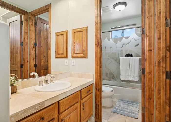Lavish Estate Wthree Sport Courts & Theater! * Scottsdale