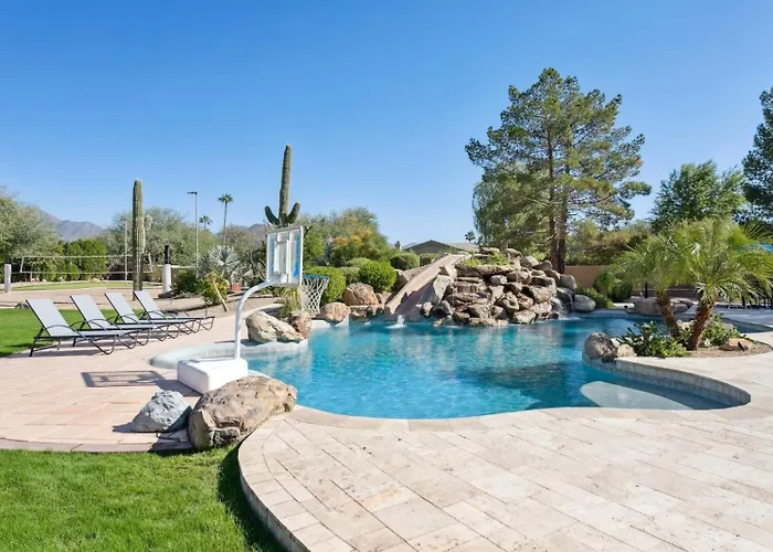 Holiday home Lavish Estate Wthree Sport Courts & Theater! *