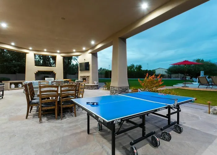 Holiday home Lavish Estate Wthree Sport Courts & Theater!