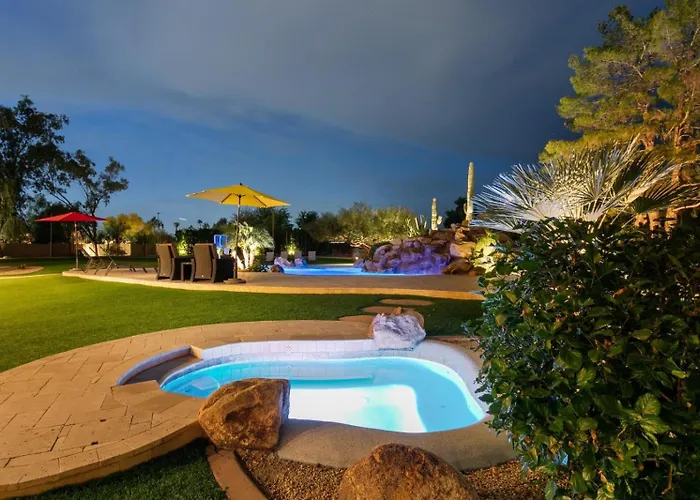 Lavish Estate Wthree Sport Courts & Theater! Holiday home